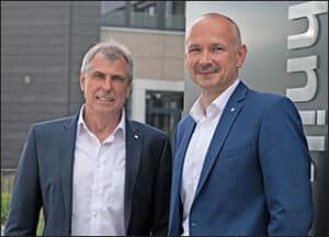 MR-Geschäftsführer Gerhard Reinhardt (links) und Jochen Kraus