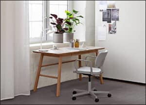 Drehstuhl ‚Palette‘ und Home-Office-Tisch ‚Soho‘ von Materia
